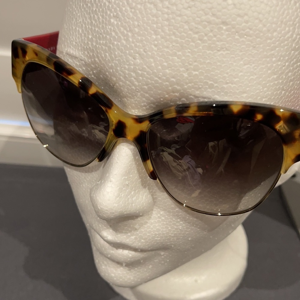 Prada sunglasses - Picture 8 of 9